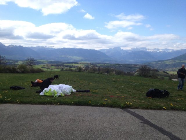 Posé sur l'atterro privé du château de Montmeilleur